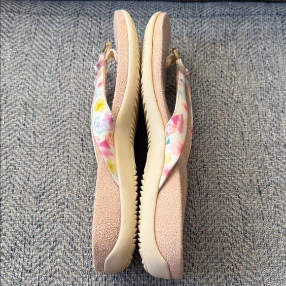 VIONIC Multicolored Flowers Thong Flip Flop Orthaheel Technology Sandals Size: 7 - Picture 10 of 12